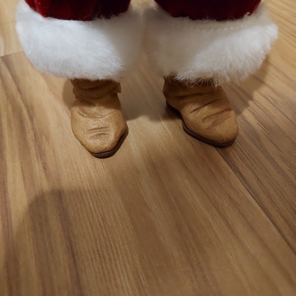 Vintage Hallmark Santa Getting Ready Christmas Eve Decorative Figurine - Picture 7 of 13